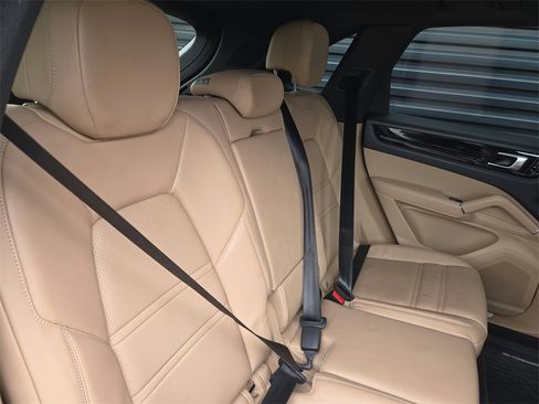 Used 2019 Porsche Cayenne image 21