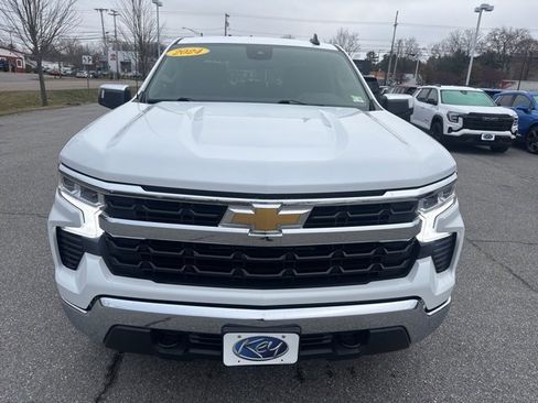 Used 2024 Chevrolet Silverado 1500 LT image 2