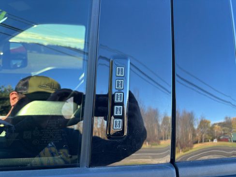 Used 2022 Ford F250 Lariat w/ Tremor Off-Road Package image 12