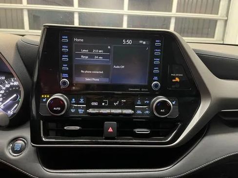 Used 2022 Toyota Highlander XLE image 17