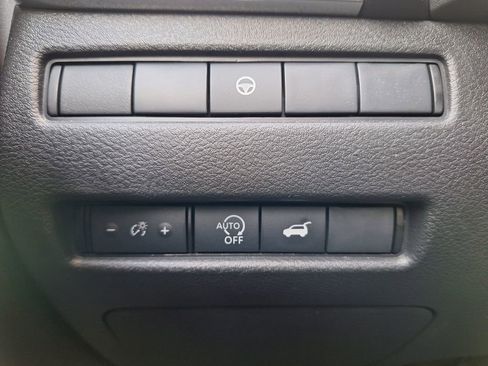 Used 2025 Nissan Rogue SV w/ SV Premium Package image 11