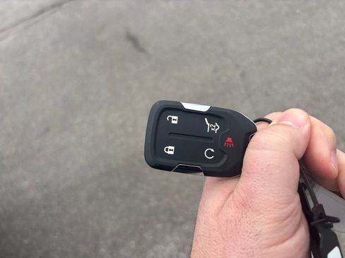 Used 2024 GMC Terrain SLE w/ Driver Convenience Package image 34