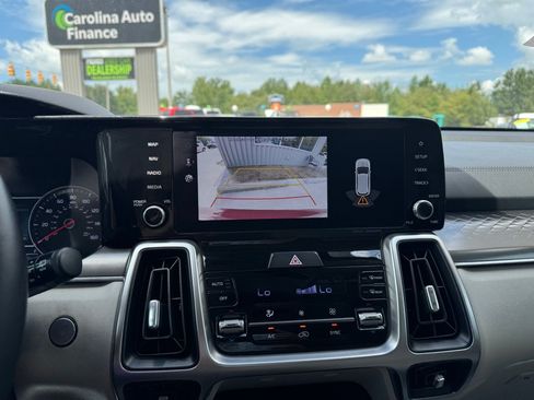 Used 2022 Kia Sorento S w/ Panoramic Sunroof Package FWD image 17