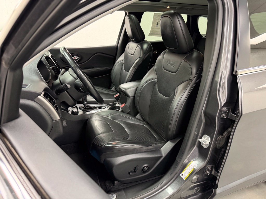 Used 2019 Jeep Cherokee Limited AWD/4WD image 19