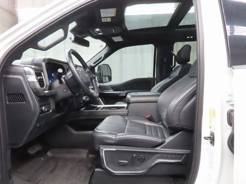 Used 2025 Ford F450 Platinum w/ FX4 Off-Road Package image 9