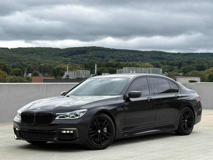 Used 2018 BMW 750i xDrive AWD/4WD image 1