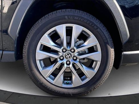 Used 2022 Toyota RAV4 XLE Premium image 33