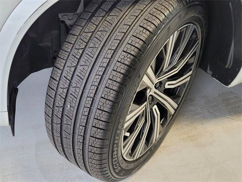 Certified 2024 Volvo XC90 B5 Core image 25