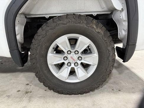 Used 2024 GMC Sierra 1500 SLE image 39