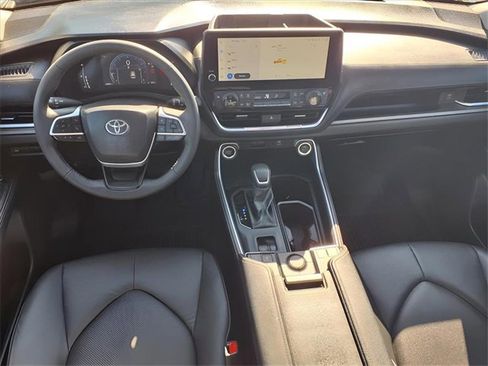 Used 2024 Toyota Grand Highlander XLE image 17