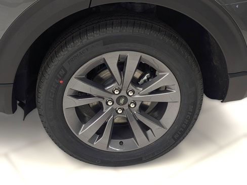 New 2026 Ford Explorer Active w/ Active Comfort Package AWD/4WD image 9