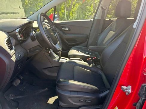 Certified 2018 Chevrolet Trax LT w/ Sun & Sound Package AWD/4WD image 19