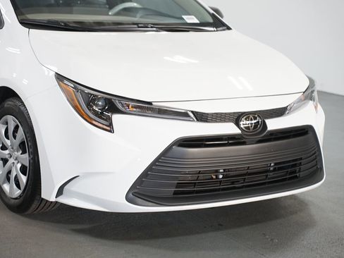Certified 2025 Toyota Corolla LE image 4