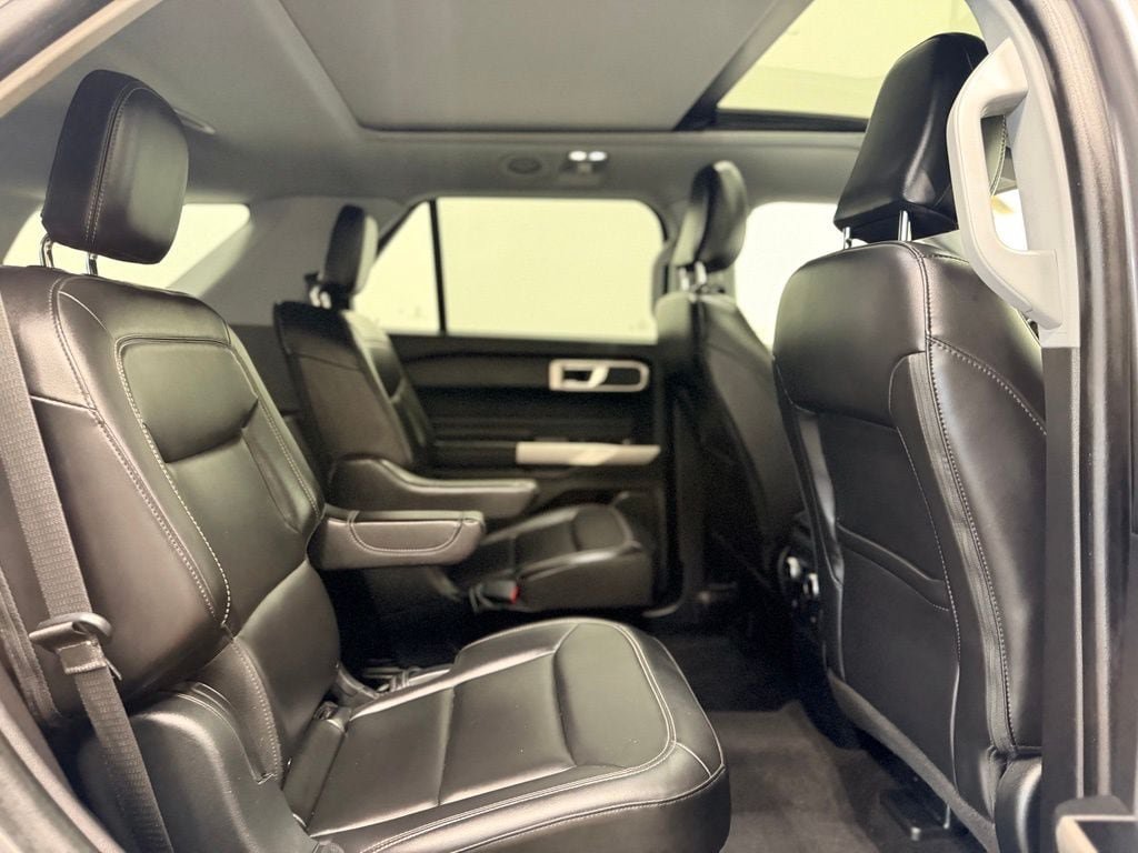 Used 2022 Ford Explorer XLT w/ Equipment Group 202A AWD/4WD image 21