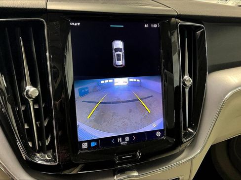 Used 2022 Volvo XC60 B5 Momentum image 30