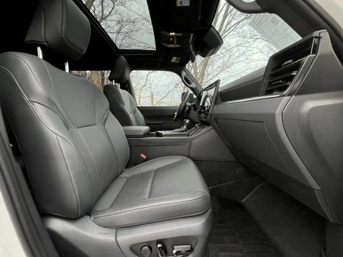 Used 2024 Lexus GX 550 w/ Accessory Package (Z1) image 29