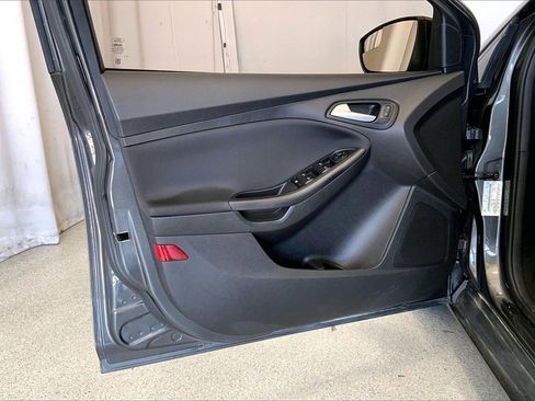Used 2018 Ford Focus SEL image 21