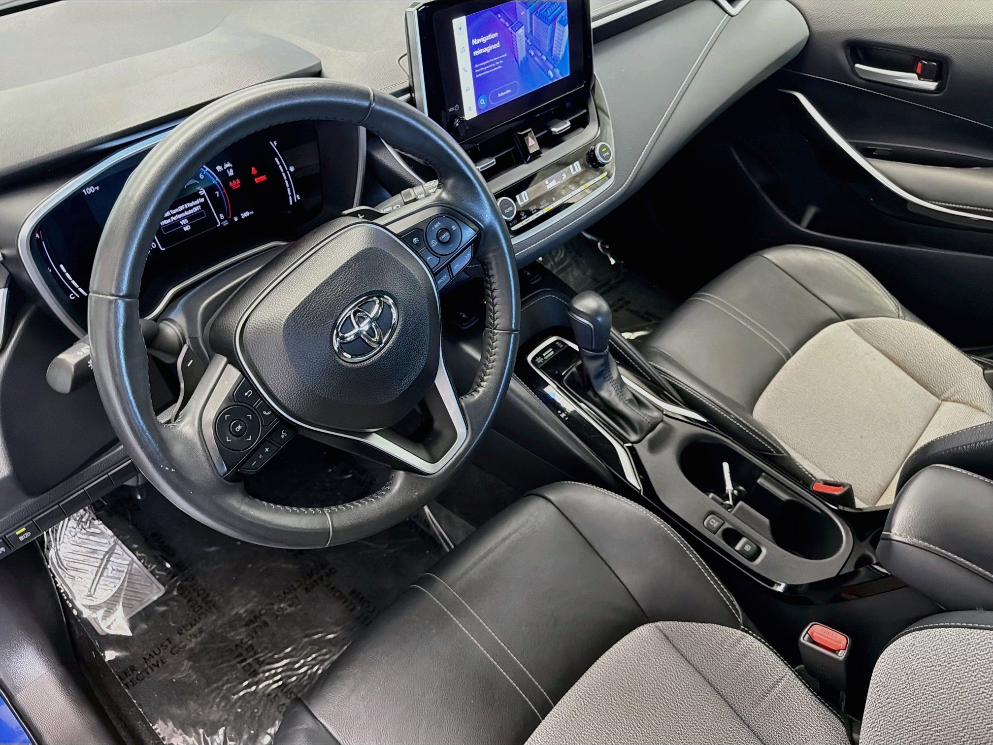 Used 2025 Toyota Corolla XSE FWD image 7