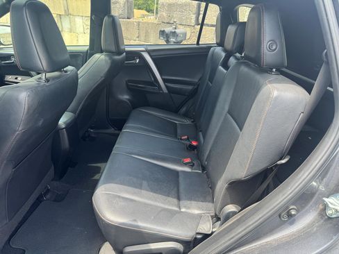 Used 2018 Toyota RAV4 SE w/ Power Extra Value Package FWD image 10