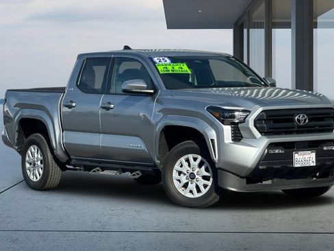 Used 2025 Toyota Tacoma SR5 AWD/4WD image 2