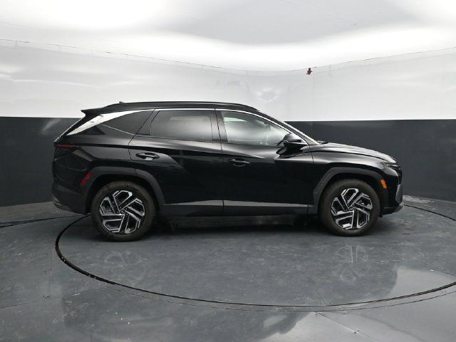 Used 2025 Hyundai Tucson Limited AWD/4WD image 10