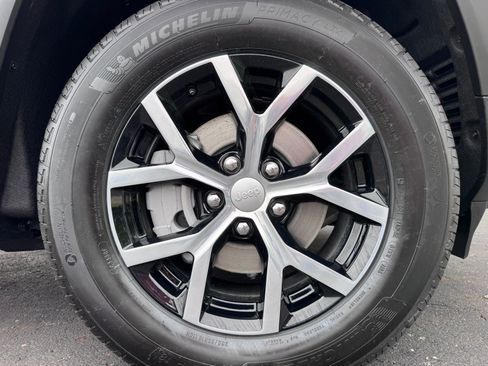 New 2025 Jeep Grand Cherokee Limited w/ Trailer Tow Package image 33