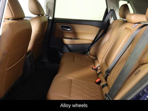 Used 2025 Nissan Rogue Platinum FWD image 14