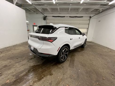 Used 2025 Chevrolet Equinox EV LT w/ Convenience Package image 6