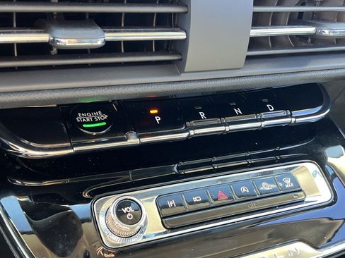 Used 2023 Lincoln Corsair Reserve FWD image 21