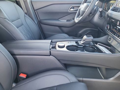 New 2026 Nissan Rogue Platinum image 9