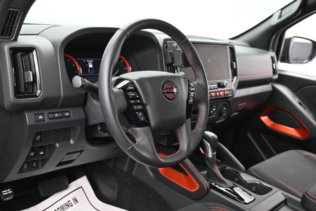 Used 2025 Nissan Frontier PRO-4X AWD/4WD image 15