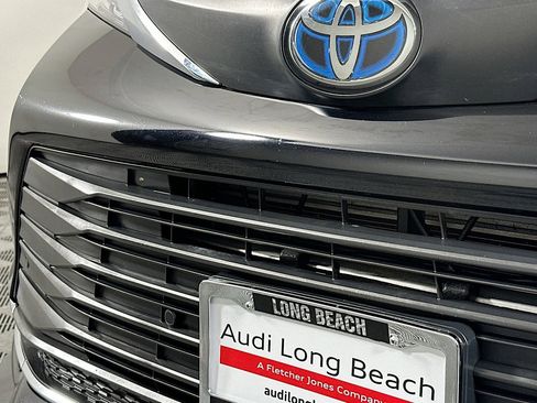 Used 2021 Toyota Sienna XLE w/ XLE Plus Package image 16