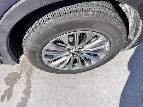 Used 2025 Cadillac XT4 Premium Luxury image 15