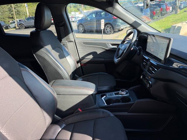 Used 2024 Ford Escape ST-Line w/ Tech Pack #1 AWD/4WD image 10