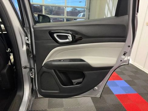 Used 2025 Jeep Compass Limited AWD/4WD image 19