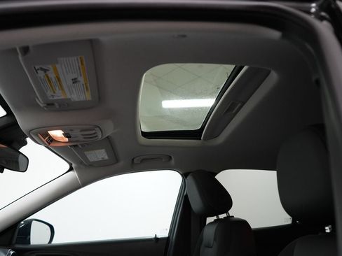 Used 2024 Chevrolet Trax LT w/ Sunroof Package FWD image 14