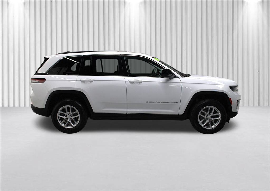 Certified 2023 Jeep Grand Cherokee Laredo X AWD/4WD image 2