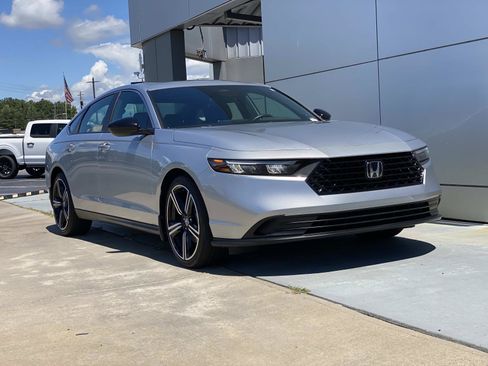 Used 2025 Honda Accord Sport image 1