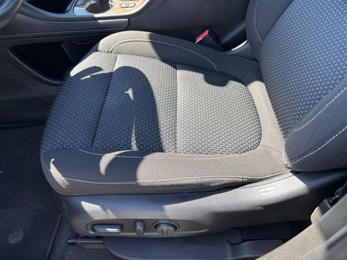 Used 2023 GMC Acadia SLE w/ Infotainment Package AWD/4WD image 19
