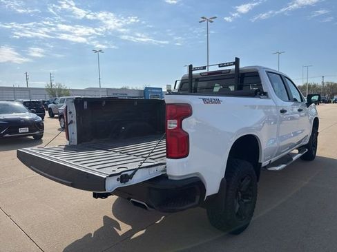 Used 2019 Chevrolet Silverado 1500 Custom Trail Boss w/ Custom Convenience Package AWD/4WD image 6