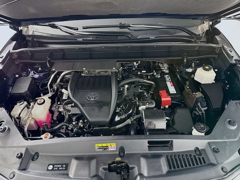 Used 2023 Toyota Highlander XLE AWD/4WD image 30