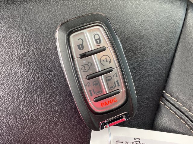 Used 2024 Chrysler Pacifica Limited FWD image 23