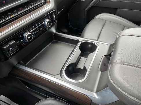 Used 2025 GMC Sierra 2500 SLT image 31