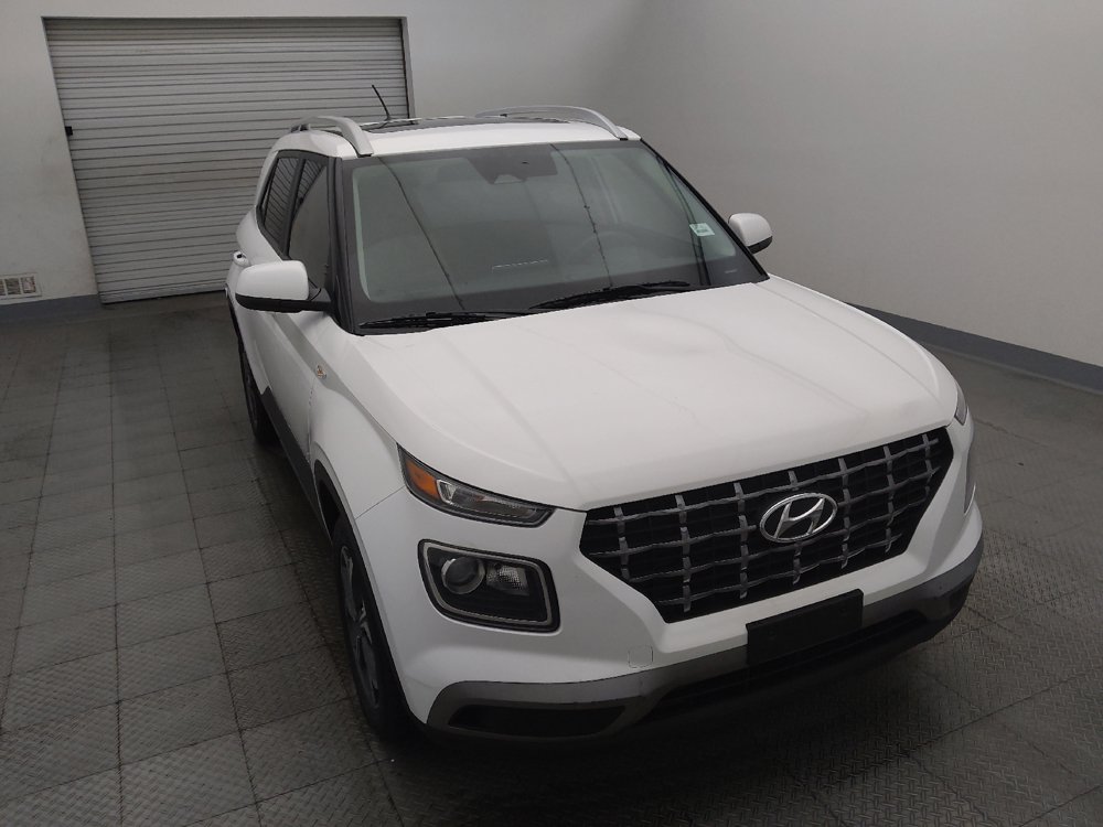 Used 2025 Hyundai Venue SEL FWD image 14
