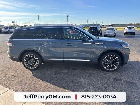 Used 2025 Lincoln Aviator Reserve w/ Illumination Package AWD/4WD image 4