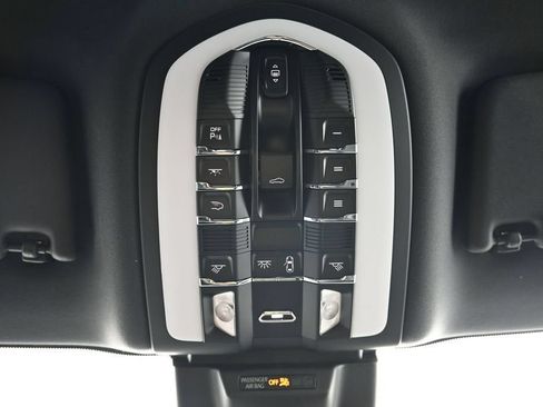 Certified 2026 Porsche Macan Turbo AWD/4WD image 25