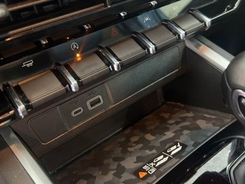 Used 2023 Chevrolet Colorado LT w/ LT Convenience Package III image 26