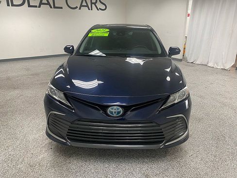 Used 2021 Toyota Camry LE image 2