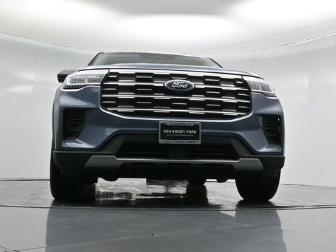 Certified 2025 Ford Explorer Active image 46
