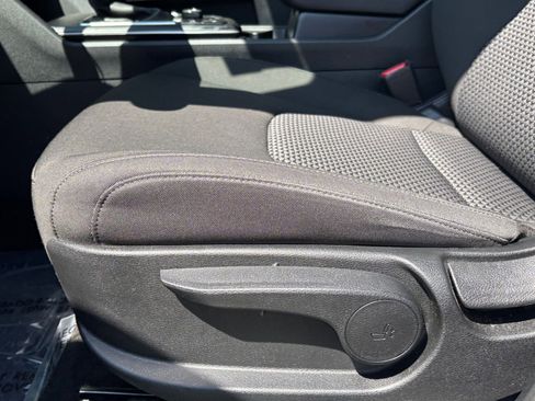 Used 2025 Kia Sportage LX image 22